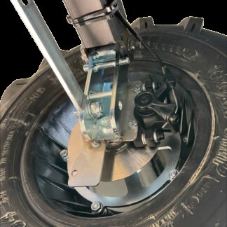 Mechanická brzda k čtyřkolovým strojům